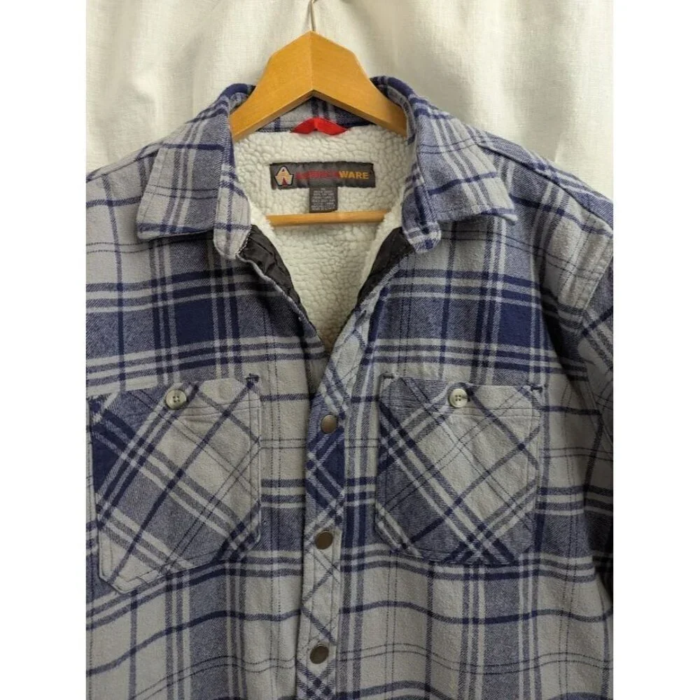 AmericaWare Men's XL sherpa lined flannel, snap closure, gray and blue plaid